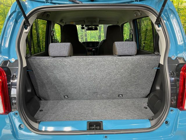 ���i�̂���������ʋ΁A���}���ɏ\���ȉ׎��X�y�[�X���m�ۂ��Ă���܂��B�Z�J���h�V�[�g��|���ƁA�傫�ȉו��̐ύڂ��\�ł���