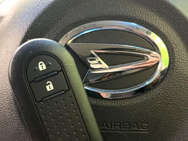 �y�L�[�t���[�V�X�e���z�J�o����|�P�b�g�ɓ��ꂽ�܂܂ł��h�A�̎{���E�������\�ȃX�}�[�g�L�[�𑕔��B�G���W���̃I���E�I�t�����J�M�����o���K�v����������Ƃ��Ă��֗��ł���