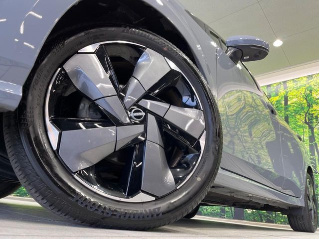 �y����17�C���`�A���~�z�C�[���z�O�ςɃ}�b�`���������A���~�z�C�[���𑕒����Ă���܂��B�e��ЊO�A���~�z�C�[����A�X�^�b�h���X�^�C�����戵�����Ă���܂��B���񂲑��k����������