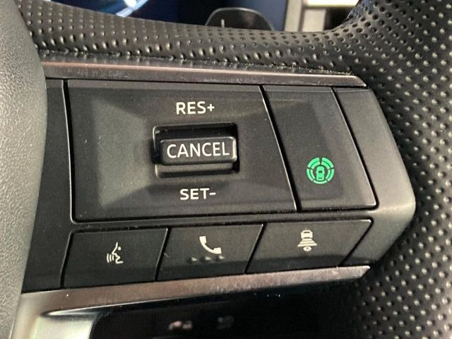 【レーダークルーズコントロール】高速道路での長距離走行が楽に!!自動で速度を保つクルーズコントロールが、衝突軽減システムと連携し、前方の車両を感知して車間を保つように速度調節してくれます!!