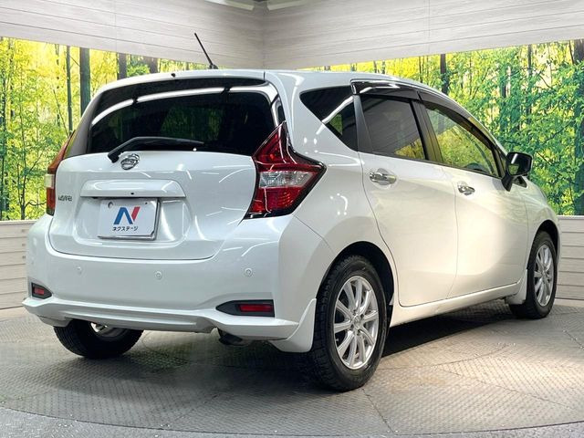 大好評を頂いておりますボディの弾スプラッシュコートも好評受付中。通常のガラスコートと異なる、耐久年数6年の無機質ガラスコーティングが、ボディをキレイな状態に保ってくれます。