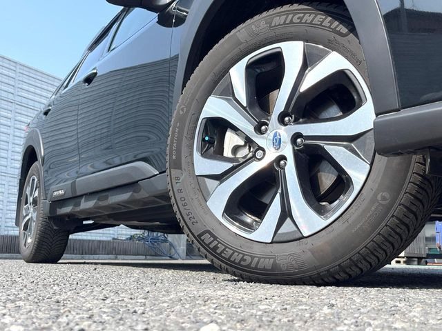 �y����18�C���`�A���~�z�C�[���z�O�ςɃ}�b�`���������A���~�z�C�[���𑕒����Ă���܂��B�e��ЊO�A���~�z�C�[����A�X�^�b�h���X�^�C�����戵�����Ă���܂��B���񂲑��k����������