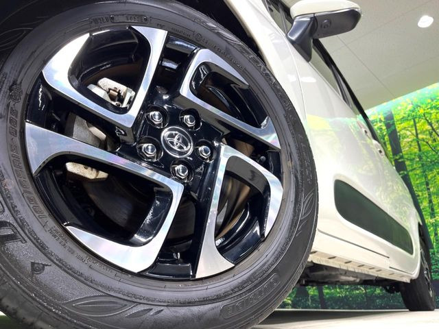 【純正アルミホイール】外観にマッチした純正アルミホイールを装着しております。各種社外アルミホイールや、スタッドレスタイヤも取扱いしております。是非ご相談ください♪