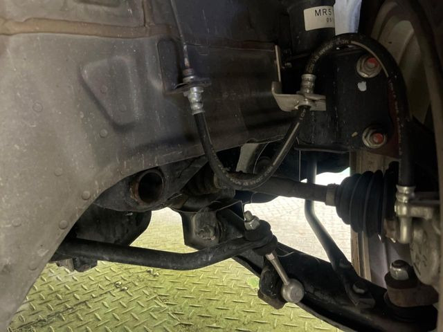 お車を安心してお乗りいただく為には、足回りの定期点検が欠かせません。サービスサポート(有償保証)では無料点検もご提供しており、安心のカーライフをお過ごしいただけるサポート体制が整っています。