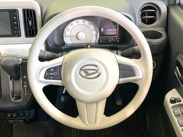 ステアリングも使用感が少なく、きれいな状態となっております♪