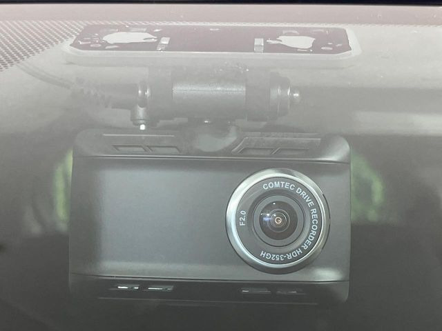 【ドライブレコーダー】安心・安全なカーライフに必須のドライブレコーダーを装備!走行中はもちろん、あおり運転や事故に遭遇した際の状況も映像で記録し、万一のリスクに備えます。