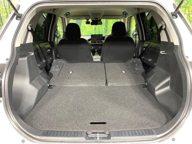 ���i�̂���������ʋ΁A���}���ɏ\���ȉ׎��X�y�[�X���m�ۂ��Ă���܂��B�Z�J���h�V�[�g��|���ƁA�傫�ȉו��̐ύڂ��\�ł���