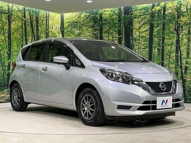 高透明度のガラス皮膜で撥水はもちろん、上質なツヤ・光沢を実現。紫外線や酸性雨から大切な愛車を保護し、色あせ・劣化を防止。「弾スプラッシュコート」、「弾プリミッサコート」からお選びいただけます。