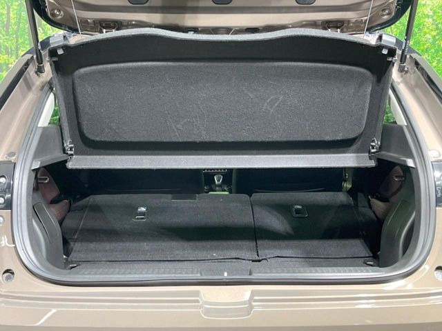 3列目シートはもちろん状態良好☆大人でもゆったりと座って頂けますので、大人数でのお出かけもラクラクです♪ご家族で、気の知れた仲間で、ドライブに行くのが楽しみですね♪