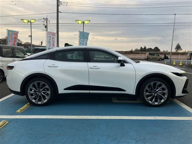 クラウンクロスオーバー2.5 G アドバンスト レザー パッケージ E-Four 4WD