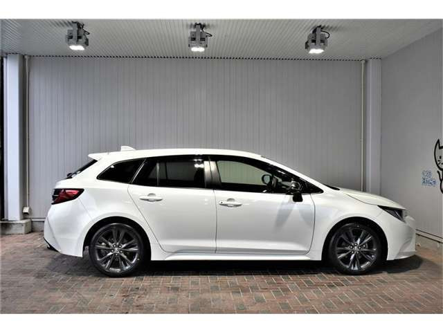 カローラツーリング1.8 ハイブリッド W×B