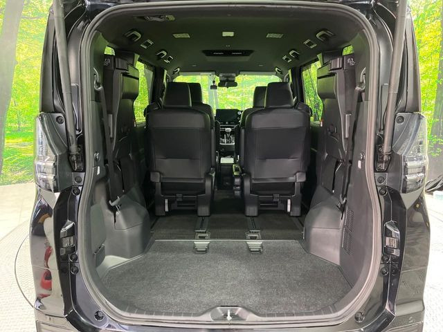 ���i�̂���������ʋ΁A���}���ɏ\���ȉ׎��X�y�[�X���m�ۂ��Ă���܂��B�Z�J���h�V�[�g��|���ƁA�傫�ȉו��̐ύڂ��\�ł���