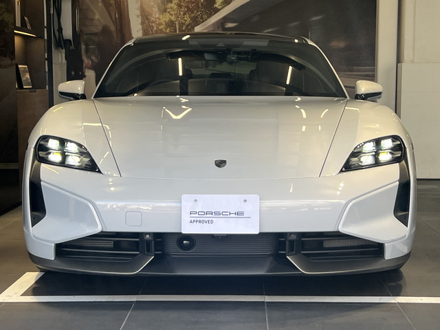 タイカンターボ 4+1シート 4WD