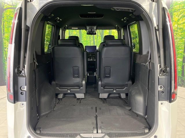 ���i�̂���������ʋ΁A���}���ɏ\���ȉ׎��X�y�[�X���m�ۂ��Ă���܂��B�Z�J���h�V�[�g��|���ƁA�傫�ȉו��̐ύڂ��\�ł���