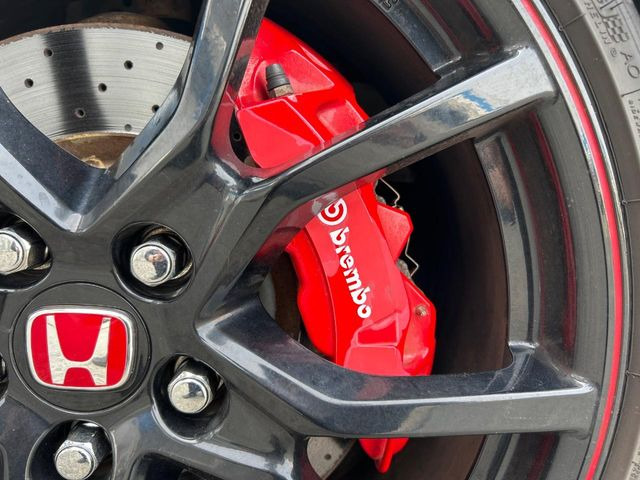 【ブレンボ製キャリパー】ハイパワー車両には強力なブレーキが必須!世界のスーパーカーにも採用されるイタリアの高級メーカー「ブレンボ」を装着!色鮮やかなキャリパーがスポーティな印象を引き立てます♪