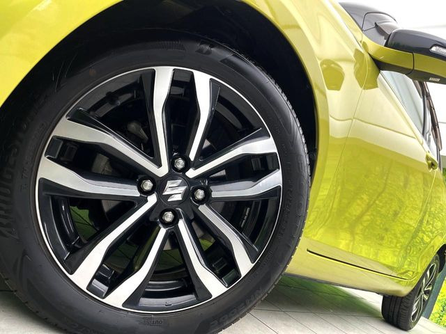 �y����16�C���`�A���~�z�C�[���z�O�ςɃ}�b�`���������A���~�z�C�[���𑕒����Ă���܂��B�e��ЊO�A���~�z�C�[����A�X�^�b�h���X�^�C�����戵�����Ă���܂��B���񂲑��k����������