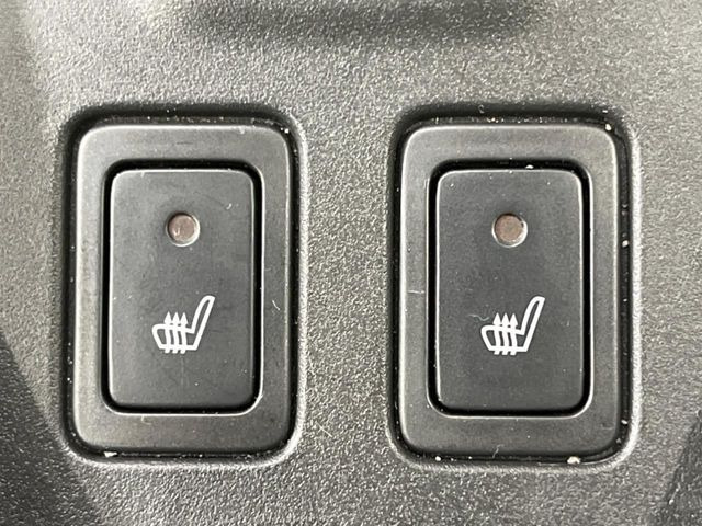 【シートヒーター】寒い日に重宝するシートヒーター!エアコンより早く温まってくれるので寒がりの人も安心ですね♪エアコンの温風は乾燥するから苦手、という方にもをおすすめです。