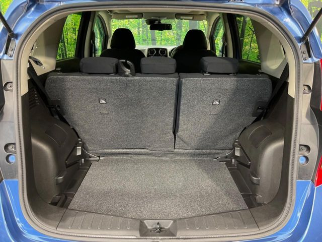 普段のお買い物や通勤、送迎等に十分な荷室スペースを確保しております。セカンドシートを倒すと、大きな荷物の積載も可能です♪