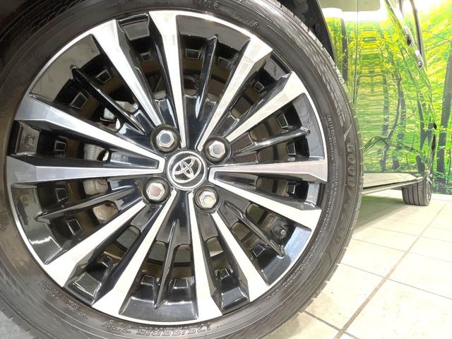 【純正○○インチアルミホイール】外観にマッチした純正アルミホイールを装着しております。各種社外アルミホイールや、スタッドレスタイヤも取扱いしております。是非ご相談ください♪
