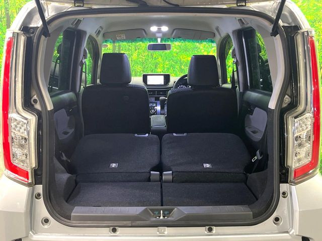 ���i�̂���������ʋ΁A���}���ɏ\���ȉ׎��X�y�[�X���m�ۂ��Ă���܂��B�Z�J���h�V�[�g��|���ƁA�傫�ȉו��̐ύڂ��\�ł���