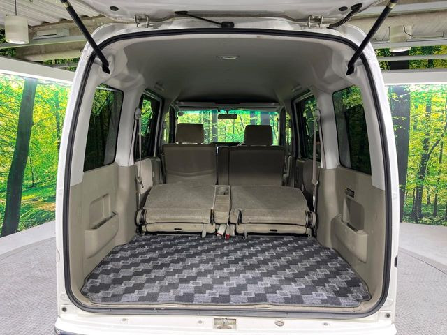 ���i�̂���������ʋ΁A���}���ɏ\���ȉ׎��X�y�[�X���m�ۂ��Ă���܂��B�Z�J���h�V�[�g��|���ƁA�傫�ȉו��̐ύڂ��\�ł���