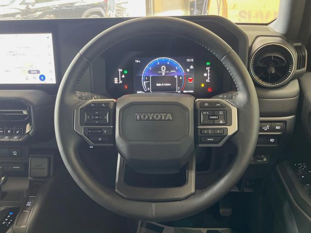 �y�����v�����X�e�A�����O�z�㎿�Ȋv���g�p���邱�ƂŁA��ɂ����������݂ƂĂ��^�]���₷���n���h���ł���