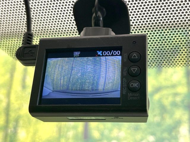 【ドライブレコーダー】ドライブレコーダー装備!走行中はもちろん、あおり運転や事故に遭遇した際、映像で記録し、万一のリスクに備えます。※記録用SDカードはお客様ご自身でご準備いただく必要があります。