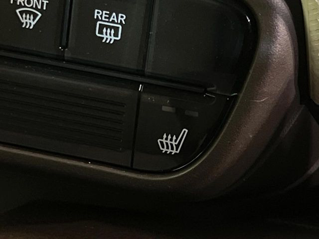 【シートヒーター】寒い日に重宝するシートヒーター!エアコンより早く温まってくれるので寒がりの人も安心ですね♪エアコンの温風は乾燥するから苦手、という方にもをおすすめです。