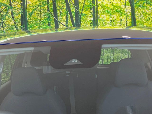 【インテリジェントエマージェンシーブレーキ】フロントカメラで前方の車両や歩行者を検知。衝突しそうな時は衝突被害軽減ブレーキが作動、衝突回避をサポート。より安全にドライブをお楽しみいただけます。