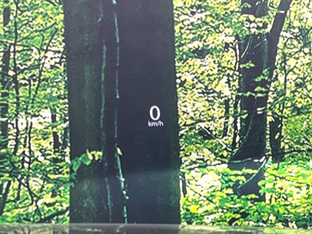 �y�w�b�h�A�b�v�f�B�X�v���C�z���݂̑��x�⑖�s�����f�W�^���\���ŉ^�]�ȑO���̃K���X�ɓ��e!�^�]���A�ڐ������炳���K�v�ȏ����m�F�ł���̂łƂ��Ă��֗��ň��S!