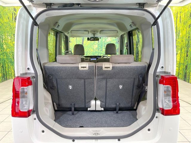 ���i�̂���������ʋ΁A���}���ɏ\���ȉ׎��X�y�[�X���m�ۂ��Ă���܂��B�Z�J���h�V�[�g��|���ƁA�傫�ȉו��̐ύڂ��\�ł���