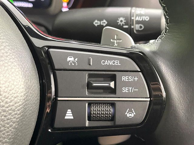 【アダプティブクルーズコントロール】高速道路での長距離走行が楽に!!自動で速度を保つクルーズコントロールが、衝突軽減システムと連携し、前方の車両を感知して車間を保つように速度調節してくれます!!