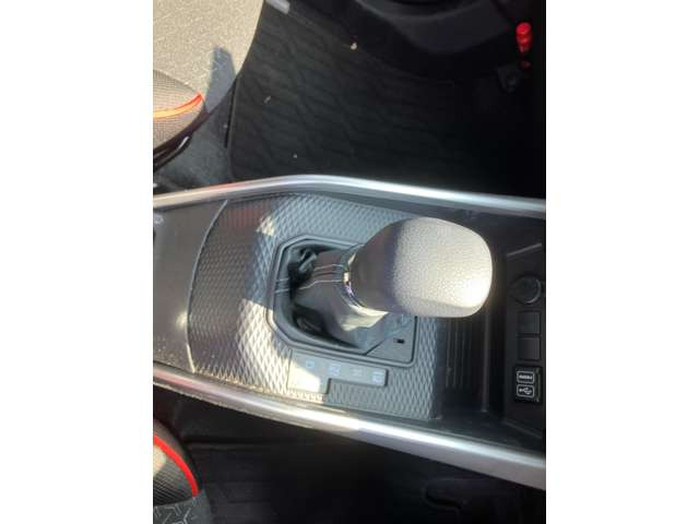 運転席メモリー付パワーシート!誰でも最適なドライビングポジションが得られます!