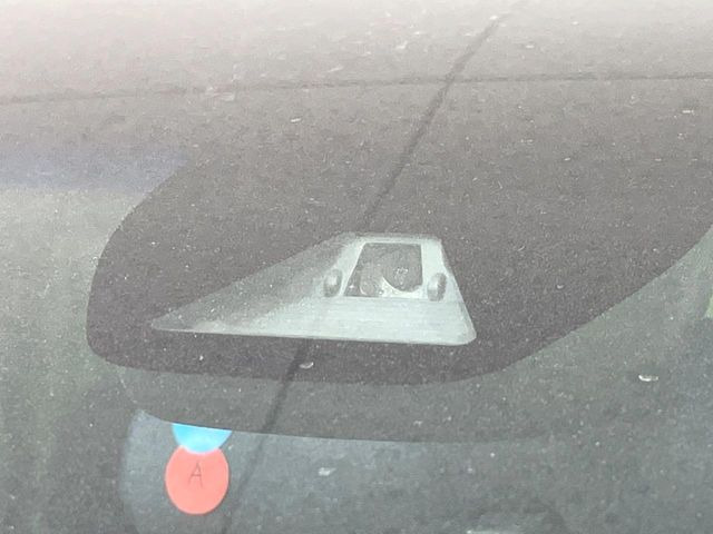 �y�z���_�Z���V���O�z���s���ɑO���̎ԗ�����F�����A�Փ˂������Ȏ��͌x��ƃu���[�L�ŏՓˉ���Ɣ�Q�y�����A�V�X�g�B�����S�Ƀh���C�u�����y���݂��������܂��B