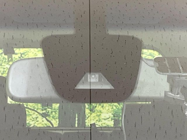 �y�G�}�[�W�F���V�[�u���[�L�z���s���ɑO���̎ԗ�����F�����A�Փ˂������Ȏ��͌x��ƃu���[�L�ŏՓˉ���Ɣ�Q�y�����A�V�X�g�B�����S�Ƀh���C�u�����y���݂��������܂��B