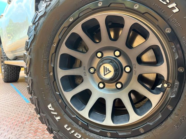 �y17�C���`�A���~�z�C�[���z�O�ςɃ}�b�`�����A���~�z�C�[���𑕒����Ă���܂��B�e��A���~�z�C�[����A�X�^�b�h���X�^�C�����戵�����Ă���܂��B���񂲑��k����������