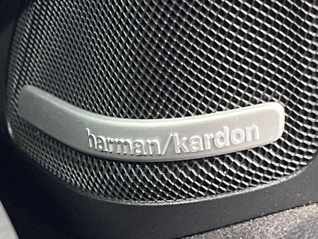 ●harman/kardonサウンドシステム:オーディオ専門メーカーが手掛けるプレミアムスピーカーを装備。多数のスピーカーから、音の粒立ちまで分かる高品質な音楽をお楽しみいただけます。