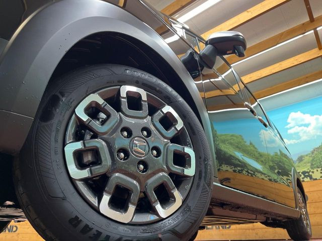 �y�����C���`�A���~�z�C�[���z�O�ςɃ}�b�`���������A���~�z�C�[���𑕒����Ă���܂��B�e��ЊO�A���~�z�C�[����A�X�^�b�h���X�^�C�����戵�����Ă���܂��B���񂲑��k����������