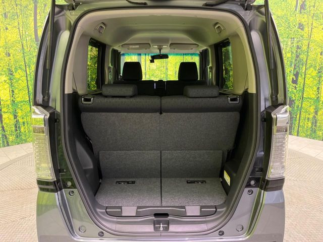 ���i�̂���������ʋ΁A���}���ɏ\���ȉ׎��X�y�[�X���m�ۂ��Ă���܂��B�Z�J���h�V�[�g��|���ƁA�傫�ȉו��̐ύڂ��\�ł���