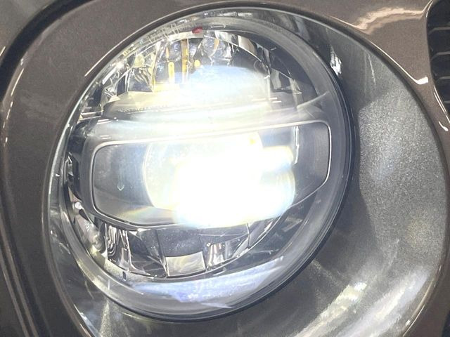 ��LED�w�b�h���C�g:��ԑ��s�����ǍD�Ȏ��E���m�ۂ����S���ĉ^�]�ł��鍂�P�xLED�w�b�h���C�g�𑕔�!�_�����x�������A����d�͂��}�����Ă��܂��B