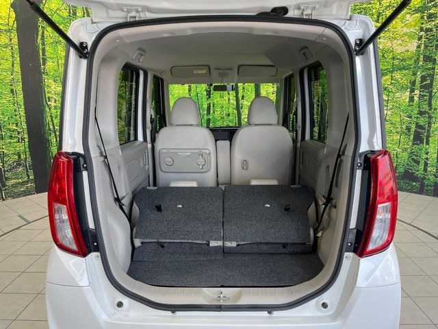 ���i�̂���������ʋ΁A���}���ɏ\���ȉ׎��X�y�[�X���m�ۂ��Ă���܂��B�Z�J���h�V�[�g��|���ƁA�傫�ȉו��̐ύڂ��\�ł���