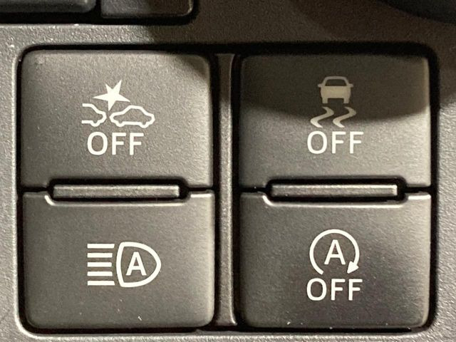 【スマートアシスト】走行中に前方の車両等を認識し、衝突しそうな時は警報とブレーキで衝突回避と被害軽減をアシスト。より安全にドライブをお楽しみいただけます。