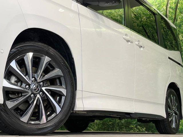 【純正アルミホイール】外観にマッチした純正アルミホイールを装着しております。各種社外アルミホイールや、スタッドレスタイヤも取扱いしております。是非ご相談ください♪