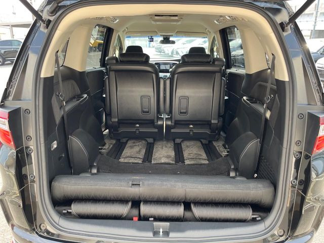 ���i�̂���������ʋ΁A���}���ɏ\���ȉ׎��X�y�[�X���m�ۂ��Ă���܂��B�Z�J���h�V�[�g��|���ƁA�傫�ȉו��̐ύڂ��\�ł���