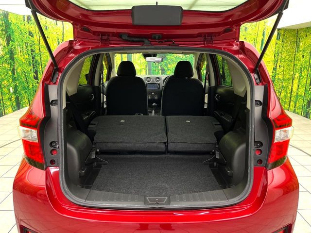 普段のお買い物や通勤、送迎等に十分な荷室スペースを確保しております。セカンドシートを倒すと、大きな荷物の積載も可能です♪