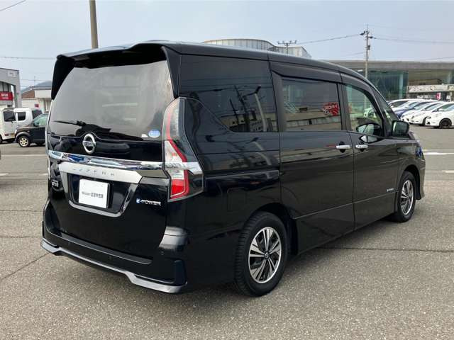 セレナ1.2 e-POWER ハイウェイスターV