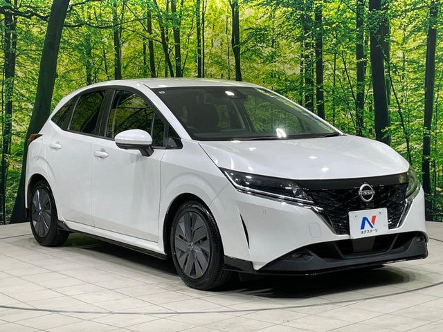 高透明度のガラス皮膜で撥水はもちろん、上質なツヤ・光沢を実現。紫外線や酸性雨から大切な愛車を保護し、色あせ・劣化を防止。「弾スプラッシュコート」、「弾プリミッサコート」からお選びいただけます。