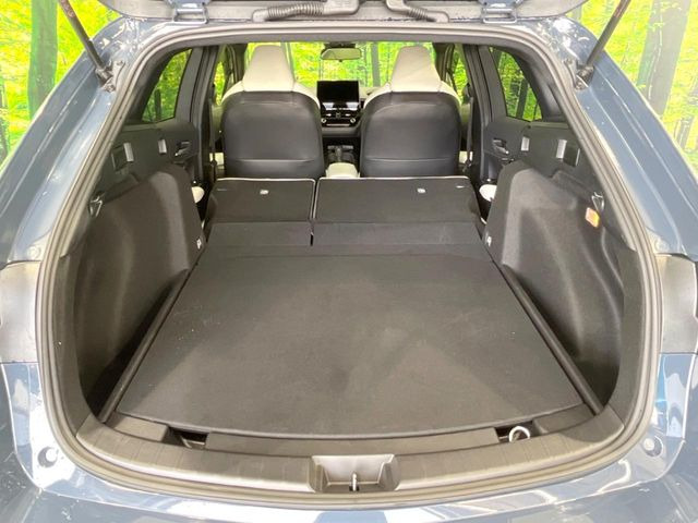 ���i�̂���������ʋ΁A���}���ɏ\���ȉ׎��X�y�[�X���m�ۂ��Ă���܂��B�Z�J���h�V�[�g��|���ƁA�傫�ȉו��̐ύڂ��\�ł���