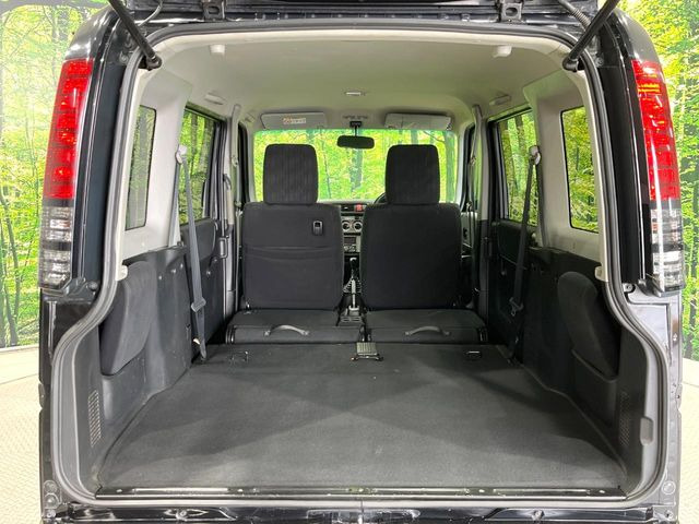 後席を格納すると、これだけの広さが!シーンに合わせたシートアレンジで、大きな荷物も積むことが出来ます♪