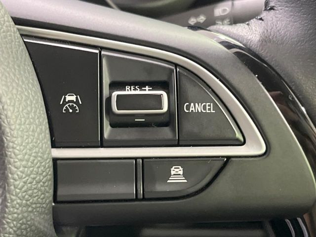 【アダプティブクルーズコントロール】高速道路での長距離走行が楽に!!自動で速度を保つクルーズコントロールが、衝突軽減システムと連携し、前方の車両を感知して車間を保つように速度調節してくれます!!